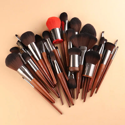 Introducing Lucky-Girls Brushes, the perfect toolset for creating flawless, professional-quality makeup looks with ease