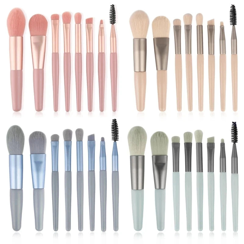 Achieve flawless, airbrushed results with this versatile collection of premium makeup brushes