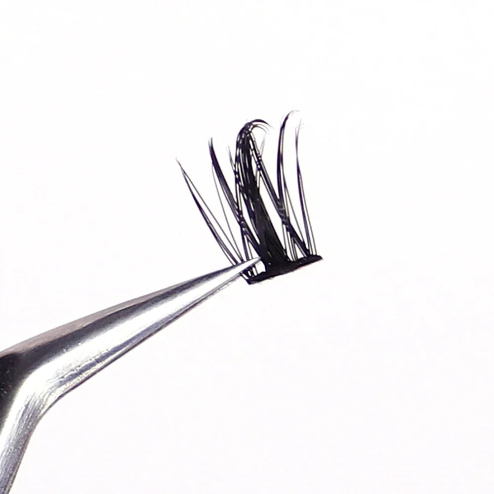 Achieve flawless, lifted lashes with our Ultimate Lash Curler, designed to enhance and define your natural beauty.