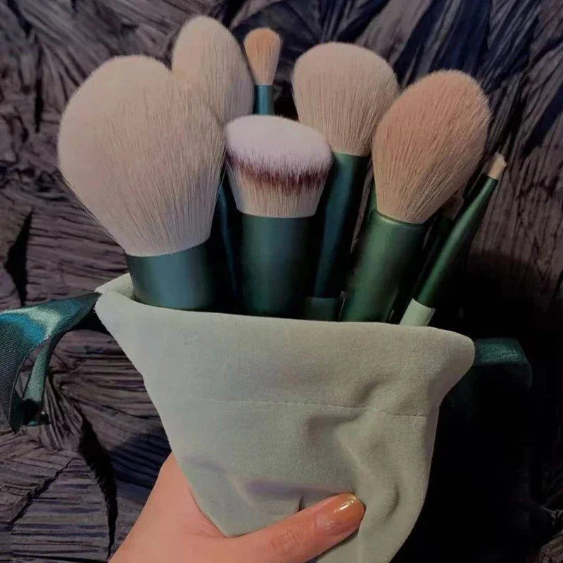 Achieve flawless makeup application every time with our premium 8-13 Pcs Soft Face Makeup Brushes Set.